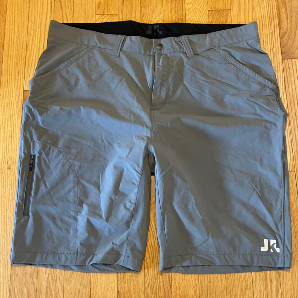 Just keep livin men’s shorts size 40